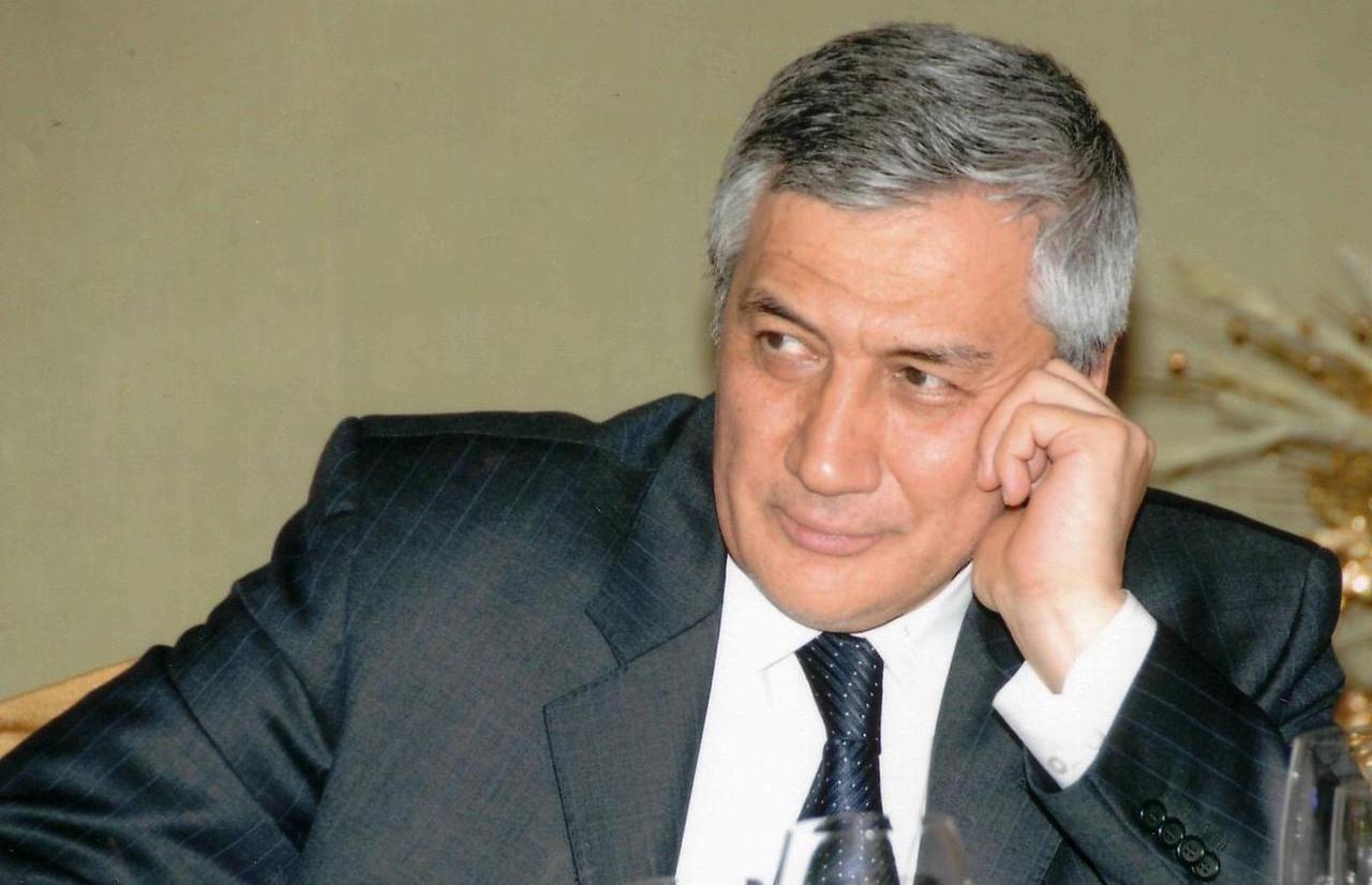 Әлеуметтік желідегі жалаңаш шашты қыздар